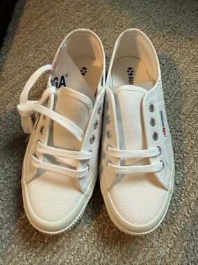 Superga Kids White Canvas Sneakers, size 6 bid kids/women